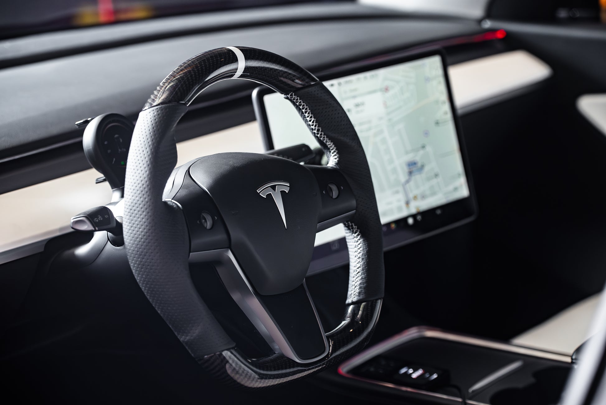 Tesla Model 3 and Model Y: Custom Made Carbon Fiber Steering Wheel